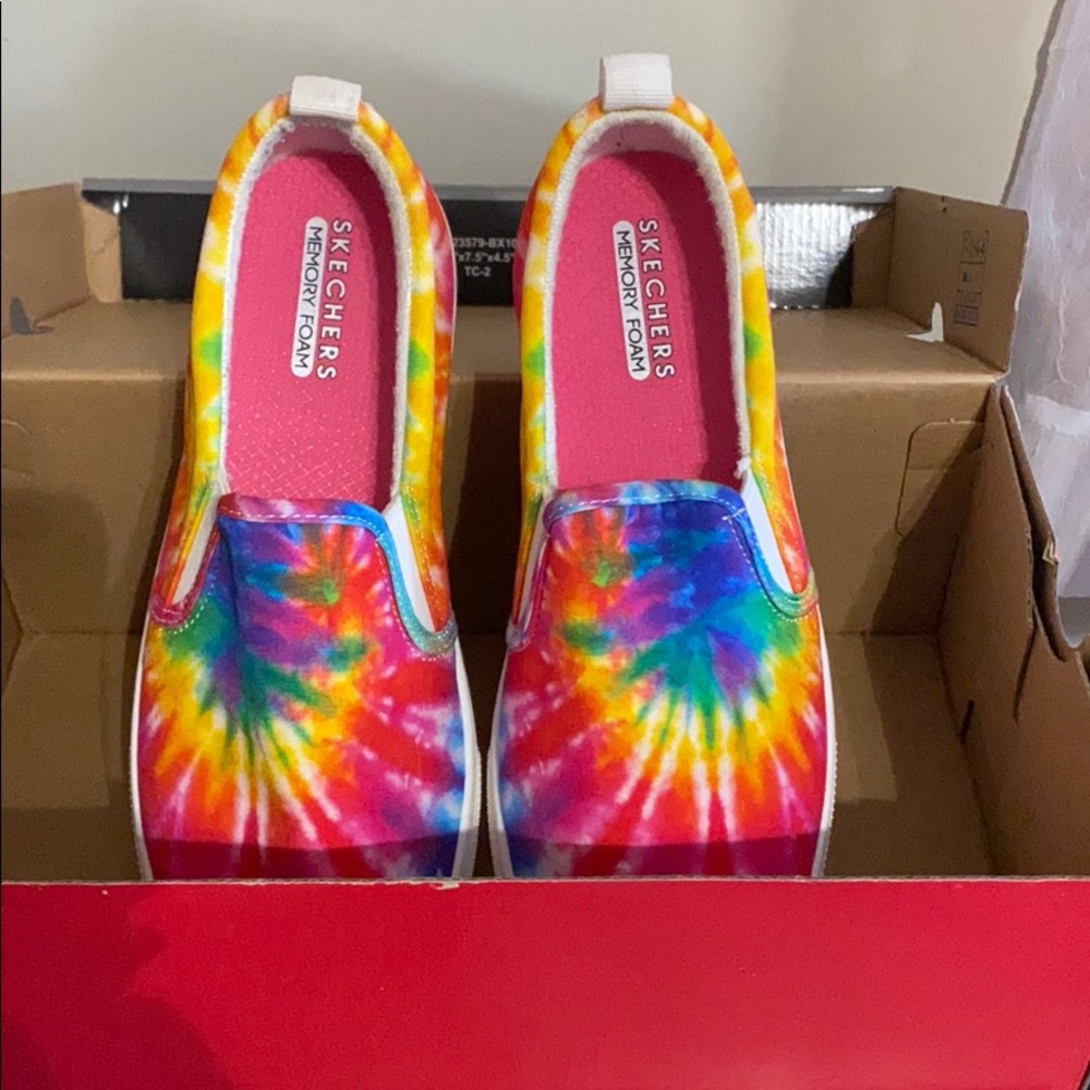 Brand new Skechers tie-dye slip on shoe size 9.5M
